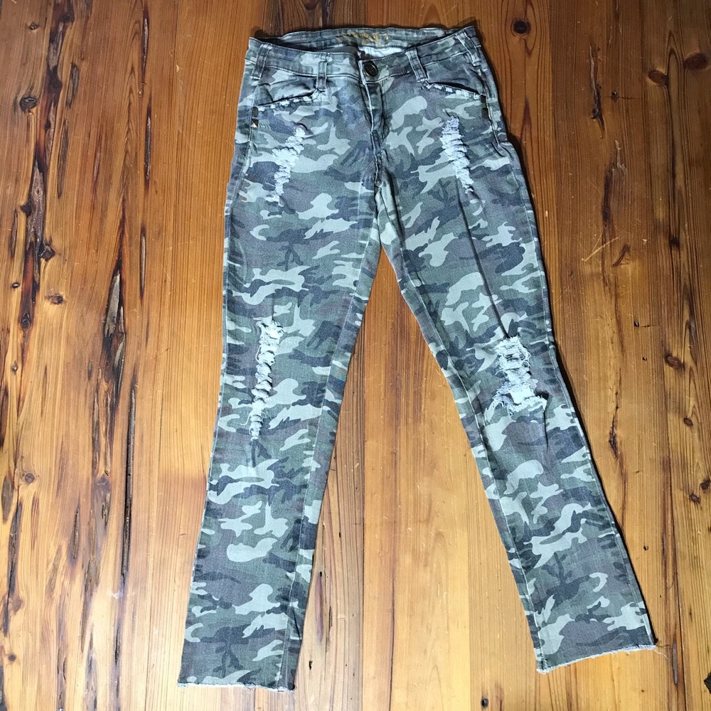 Spoon Jeans Camo Cropped Distressed Pants